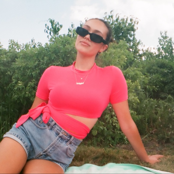 Prink wrap around crop top - Picture 3 of 3